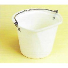 Flat back stable bucket